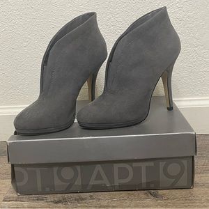 NWB Apt 9 Women’s Grey Suede Bootie Heels size 8.5
